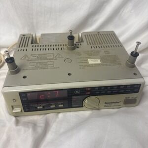 Vintage MCM GE SPACEMAKER AM/FM Radio 7-4230A Under Cabinet Mount Light Outlet